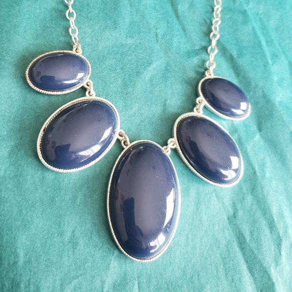 Vintage Liz Claiborne necklace - Picture 2 of 4